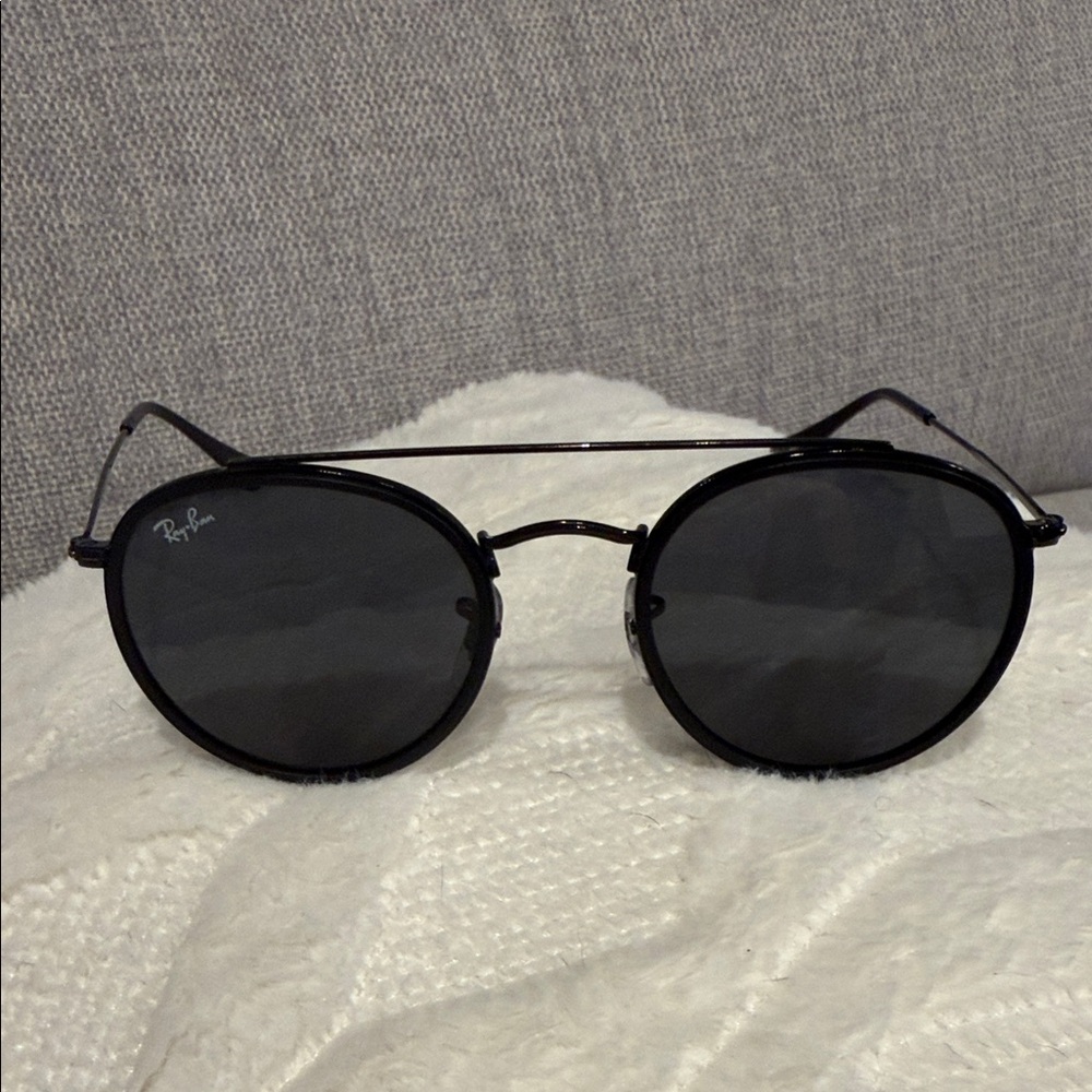 Ray-Ban Dark Round Sunglasses